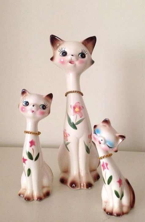 Porcelain Cats, Ceramic Cats, Vintage Knick Knacks, Vintage Cat Figurines, Mid Century Cat, Family Figurine, Vintage Cats, Cat Figurines, Vintage Figurines