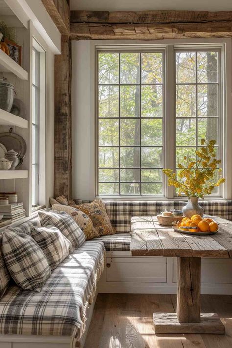 Small Country House Interior, Countryside House Interior, Country Home Interiors, Parisian Farmhouse, Booth Seating In Kitchen, Small Country Homes, Country Style Interiors, Barn House Design, Rustic Farmhouse Living Room