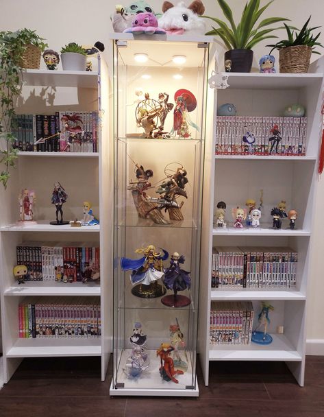 Manga Collection Display, Figure Shelf Display, Figure Display Ideas, Figurine Display Ideas, Storage Unit Ideas, Manga Shelves, Figurine Shelf, Pink Nightstands, Manga Shelf