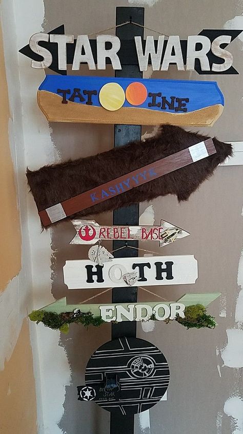 Halloween Star Wars Decorations, Geek Birthday Party, Star Wars Window Display, Star Wars Stage Design, Star Wars Signs Wood, Star Wars One With The Force Birthday, Starwars Decorations Diy, Star Wars Hallway Decorations, Star Wars Yard Decorations