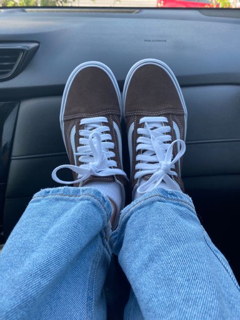 Brown Vans Aesthetic, Vans Shoes Brown, Aesthetic Vans Shoes, Brown Vans Outfit, Brown Shoes Aesthetic, Vans Aesthetic Outfit, Vans Shoes Aesthetic, Brown School Shoes, Fall Vans