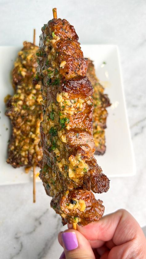 Air Fryer Beef Skewers, Beef Skewers In Air Fryer, Steak Skewers Air Fryer, Blackstone Skewers, Steak Skewers In The Oven, Steak Kabobs Air Fryer, Skewer Recipes Grilled, Air Fryer Kebab Recipes, Beef Skewers In Oven