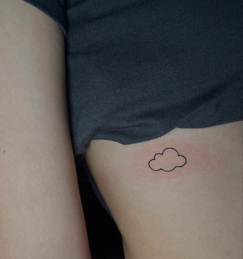 Cloud Behind Ear Tattoo, Cloud Tattoo Placement, Cloud Tattoo Behind Ear, Cloud Face Tattoo, Mini Cloud Tattoo, Cloud Line Tattoo, Cloud Tattoo Minimalist, Tattoo Ideas Clouds, Tiny Cloud Tattoo