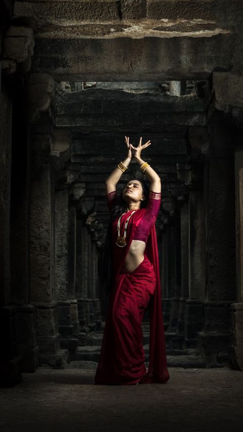 An Indian female wearing red saree is photographed in a beautiful temple in India. The art of saree drapping is shown. Indian Red Saree, Plain Book Page Aesthetic, Artistic Portrait Photography, Dance Of India, Beautiful Temple, Indian Women Fashion, Dance Photography Poses, Self Photography, Studio Photography Poses