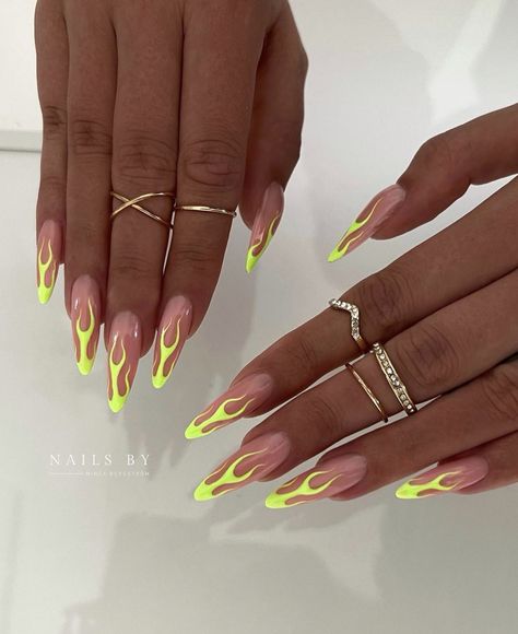 Dot Nails Art, Nails Art Lines, Nails Art Butterfly, Cat Nails Art, French Tip Nails Art, Mushroom Nails Art, Flame Nail Designs, Neon Yellow Nails, Flame Nail Art