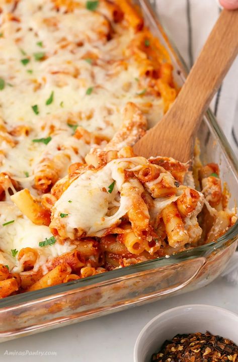 Meatless Baked Ziti with Ricotta (Easy Dinner Idea) - Amira's Pantry Baked Zitti, Meatless Baked Ziti, Baked Ziti Casserole, Lentil Cakes, Ziti Casserole, Ricotta Pasta Bake, Pasta Tomato Sauce, Baked Ziti With Ricotta, Pasta Bake Vegetarian