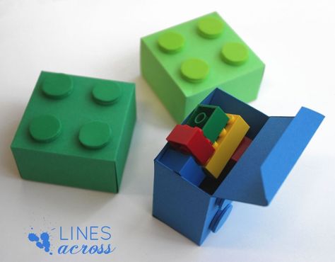 Small and large Lego gift boxes Lego Gift Box, Lego Gift, Diy Lego, Lego Gifts, Lego Diy, Lego Birthday Party, Creative Diy Gifts, Lego Birthday, Gift Box Template