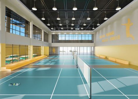 Indoor Tennis Court, Tennis Court Design, Indoor Sports Court, Sports Facility Architecture, Atrium Design, Indoor Tennis, School Building Design, School Hall, Badminton Sport