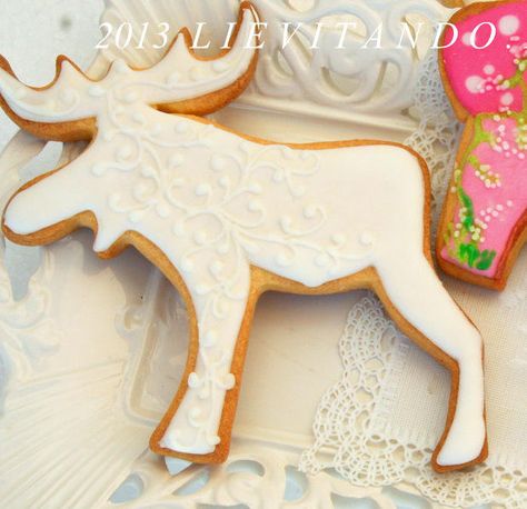 Reindeer Sugar Cookies, Elegant Cookies, Lace Fancy, Cookie Connection, Decorating Cookies, Spice Cookies, Xmas Cookies, Meri Meri, Christmas Cookies Decorated