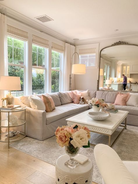 Adding Simple Spring Accents to Refresh Your Space - KristyWicks.com Glam Living Rooms, Glam House, Glam Living Room Decor, Glam Living, Sala Grande, Glam Living Room, White Living, White Rooms, Beautiful House