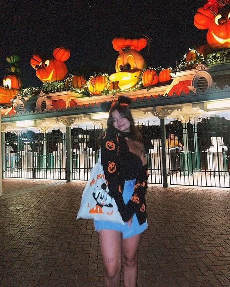 maranda ♡ magic lifestyle ♡ | spooky nights at disneyland >> 🎃🖤🕸️✨ #disneyhalloween #disneyland #disneystyle #disneyparks #spookyszn #mickeypumpkin | Instagram October Disney Outfits, Cute Disney Outfits, Mickey Pumpkin, Disney Halloween, Disney Outfits, Cute Disney, Disney Style, Amusement Park, Disney Parks