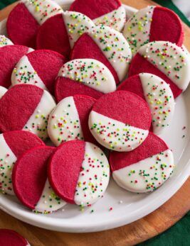 Red Velvet Shortbread Cookies, Best Holiday Cookies, Delicious Christmas Cookies, Holiday Cookie Exchange, Red Velvet Cookies, Dipped Cookies, Shortbread Cookie Recipe, Cookie Spread, Shortbread Cookie