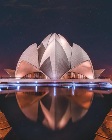 NOT the Sydney Opera House. A picture of The Lotus Temple, India. Lotus Temple Delhi, Places To Visit In Delhi, Delhi Tourism, India Tourism, Lotus Temple, Temple India, Indian Temple Architecture, India Architecture, Famous Architecture