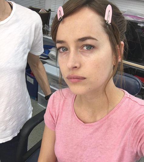 Dakota Johnson has built her entire career on everything but a full face of makeup. Letting her talent and natural beauty do all the talking, the 26 year-old actress is known for keeping things minimal and fresh. She knows that the base of any great beauty look starts with great skin, which is why we aren’t surprised that she just joined the bare-faced selfie crew. Dakota Jhonson, Dakota Style, Dakota Mayi Johnson, Dakota Johnson Style, Melanie Griffith, Don Johnson, Fifty Shades Darker, Bare Face, Without Makeup