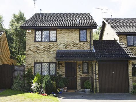 Harry Potter's '4 Privet Drive' Home Is For Sale 4 Privet Drive, Harry Potter Quilt, Lily Potter, Under Stairs Cupboard, Potters House, The Sorcerer's Stone, Harry Potter Houses, Childhood Home, Harry Potter Film