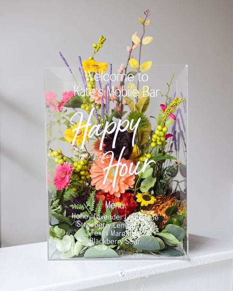 Flower Shop Design, Event Menu, Acrylic Signage, Flower Bouquet Diy, Flower Box Gift, Creative Flower Arrangements, Flower Gift Ideas, Flower Business, Flowers Bouquet Gift