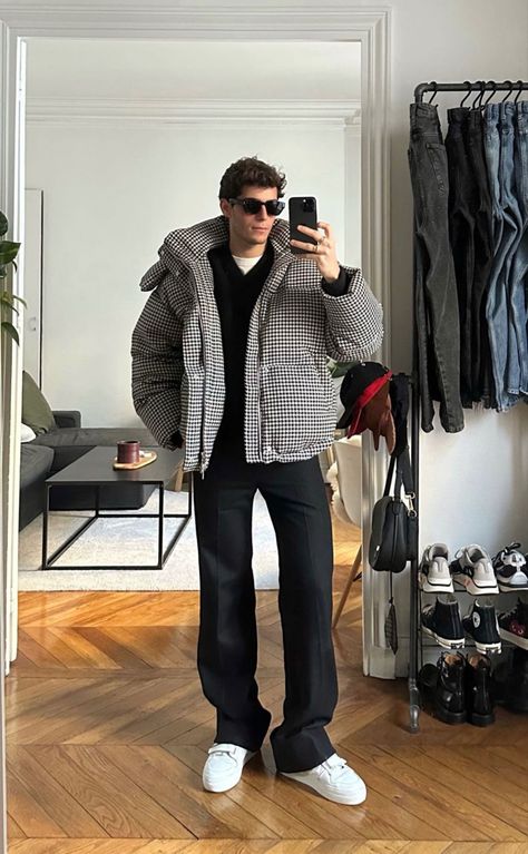 Menswear Trends 2023, Mens Dior Shoes Outfit, Streetwear Winter Outfits, Winter Streetwear Outfits, Scandi Winter, Winter Outfits Men Streetwear, Winter Outfits For Men, Madrid Outfits, Class Outfits