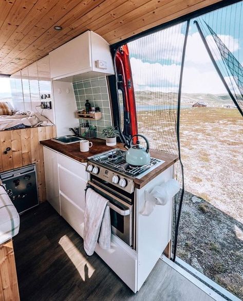 Camper Vintage, Kangoo Camper, T3 Vw, Kombi Motorhome, Bus Living, Camper Hacks, Kombi Home, Design Homes, Van Conversion Interior