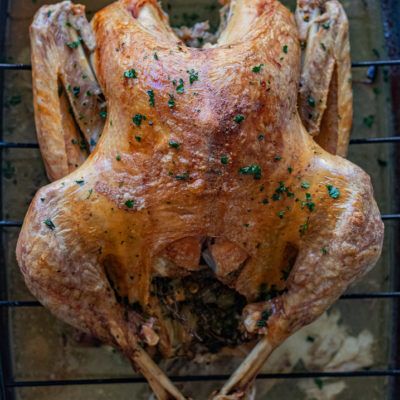 Latin Style Roasted Turkey Turkey Oven, Seasoned Turkey, Turkey Roasted, Turkey Prep, Moist Turkey, Family Meal Recipes, Dominican Recipes, Seasoned Butter, Irish Butter