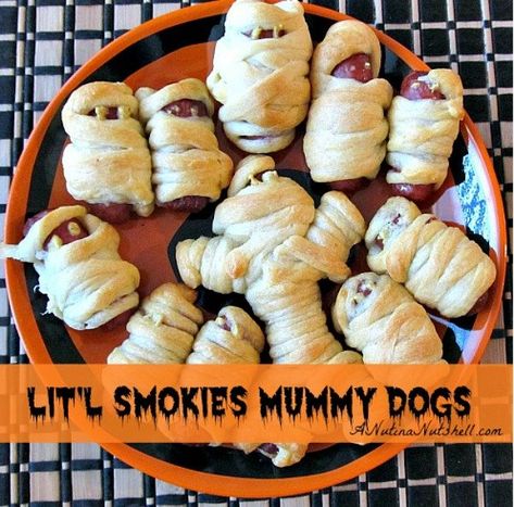 Mummy Dogs With Lil Smokies, Mummy Lil Smokies, Lil Smokies Halloween Recipes, Halloween Little Smokies, Halloween Lil Smokies, Cocktail Weenies, Easy Halloween Party Food, Lil Smokies, Mummy Dogs