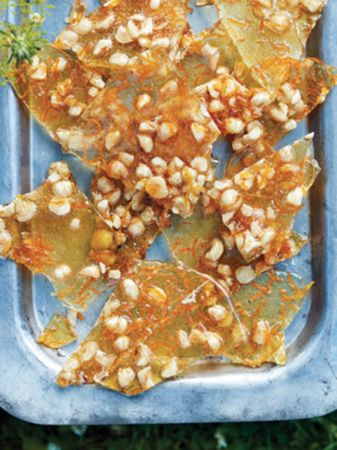 Hazelnut Brittle Recipe, Hazelnut Desserts, Hazelnut Brittle, Work Desserts, Hazelnut Dessert, Brittle Recipes, Menu Inspiration, Cake Face, Food At Home