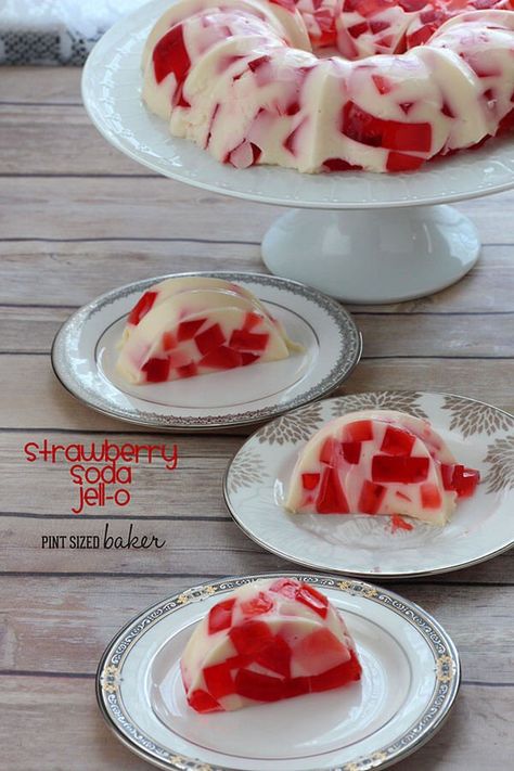 White Jello, Jello Ideas, Jello Pudding Desserts, Jello Mold Recipes, Jello Salads, Jello Dessert Recipes, Strawberry Soda, Gelatin Recipes, Jello Desserts