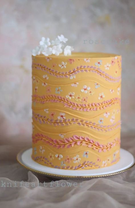 Decorating With Buttercream Frosting, Flower Cake Ideas, Different Types Of Cakes, Buttercream Cake Designs, Cake Decorating Icing, Buttercream Flower, Buttercream Flower Cake, Cake Buttercream, Simple Birthday Cake