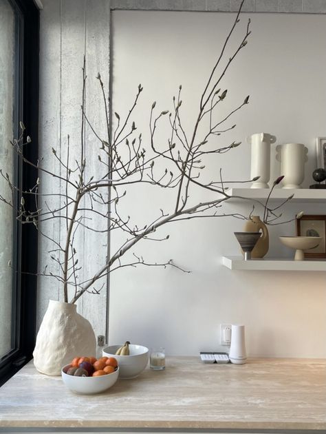 Large Branches In Vase, Kitchen Bar Counter, Vase With Branches, Dry Branch, Dry Plants, White Room, Flower Decor, Kitchen Window, House Inspo