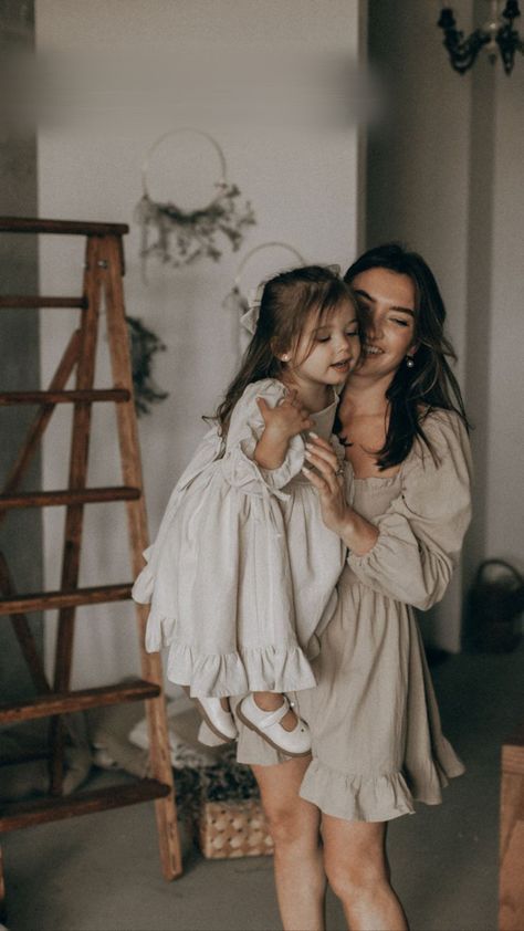 Mommy And Me Aesthetic, Mom Daughter Aesthetic, Mommy And Daughter Aesthetic, Mum And Daughter Aesthetic, Girl Mom Aesthetic, Mom And Daughter Aesthetic, Mother Daughter Aesthetic, Familia Aesthetic, Mom Daughter Outfits