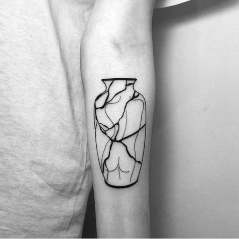 Broke Vase Tattoo, Ceramic Tattoo Ideas, Broken Vase Tat, Cracked Vase Tattoo, Tattoo Ceramics, Pottery Tattoo Ideas, Kintsukuroi Tattoo, Ceramics Tattoo, Kintsugi Tattoo Ideas