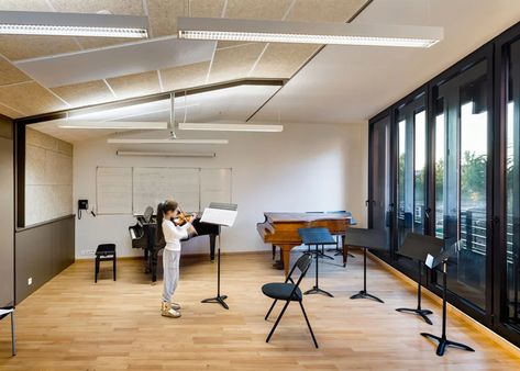 Music Conservatory, Music Room Design, School Concept, Classroom Interior, School Building Design, Music Rooms, Music Studio Room, School Interior, Piano Room