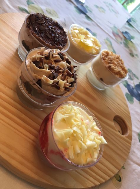 Olive Garden Dessert Sampler Review – Darian's tastes and travels Olive Garden Desserts Copycat, Tiramisu Recipe Olive Garden, Olive Garden Chocolate Mousse Cake, Olive Garden Desserts, S’mores Pudding Cups, S’mores Desert Cups, Mousse Filled Chocolate Chip Cookie Cups, Mousse Dessert, Small Desserts