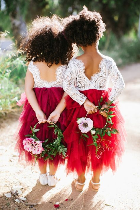 Cute little flower girls with simple hoop bouquet #flowergirl #bouquet #hoopflorals #greenery Wedding Parties Pictures, Fun Wedding Decor, Flower Girl Bouquet, Flower Girl Dresses Tutu, Wedding Dress Guide, Dress Guide, Flower Girl Dress Lace, Flower Girl Tutu, Wedding Flower Girl