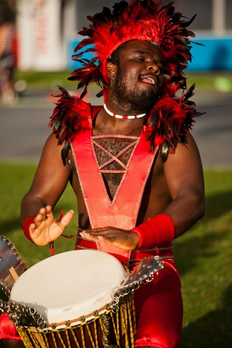 African Drummers Djembe Drum Art, Yellow Paintings, African Drummer, Kim Kelly, Black Panthers Movement, Stage Theatre, Traditional Drums, African Traditional Musical Instruments, African Drum