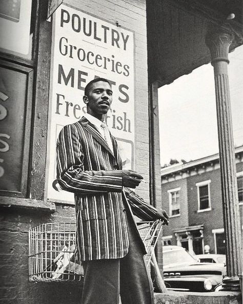 Jimmy Smith at Club Baby Grand, photographed by #franciswolff  August, 4 1956  Image courtesy of  @egobarrio #jazz  #jazzphotography… Jimmy Smith Jazz, Francis Wolff, Jimmy Smith, Jazz Players, Jazz Club, Jazz Musicians, All That Jazz, Jazz Blues, Vintage New York