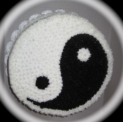 Ying Yang Cake Yin Yang Birthday Party Ideas, Ying Yang Birthday Cake, Yin Yang Cookies, Yin Yang Cake, Yin Yang Clay Dish, Yin Yang Candle, Ninja Birthday, Ying Yang, Cake Designs Birthday