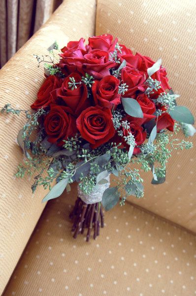 Red Bouquets, Winter Wedding Red, Red Weddings, Burgundy Bouquet, Red Wedding Flowers, Red Bouquet, Winter Wedding Flowers, Red Rose Bouquet, Winter Weddings