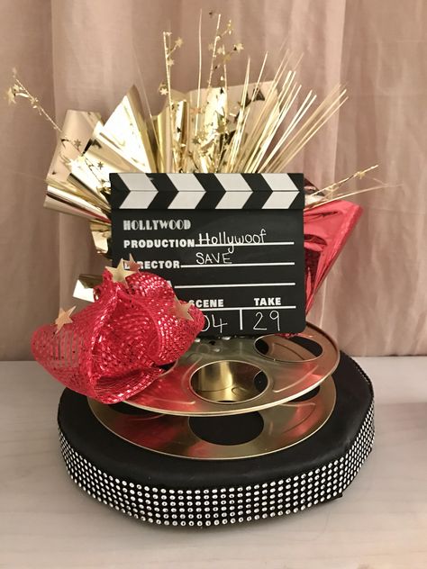 Oscars Theme Party Centerpieces, Hollywood Theme Centerpieces Diy, Grammy Themed Party, Hollywood Themed Centerpieces, Hollywood Table Centerpieces, Red Carpet Prom Centerpieces, Grammy Themed Party Decoration, Movie Theater Centerpieces, Movie Premiere Prom Theme