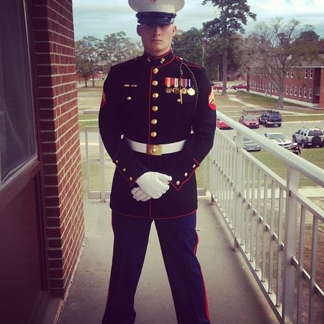 Marine Marine Uniform Men, Marine Men, Us Marines Uniform, Marine Corps Uniforms, Marines Uniform, Navy Man, Types Of Guys, Marine Uniform, Us Marine Corps