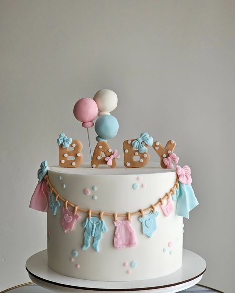 #genderrevealcake • Instagram Gender Reveal Lunch Ideas, Baby Reveal Cake Ideas, Gender Reveal Ideas Cake, Baby Gender Cake, Easter Baby Reveal, Ideas For Gender Reveal, Blue And Pink Gender Reveal, Gender Reveal Dessert Table, Reveal Cake Ideas