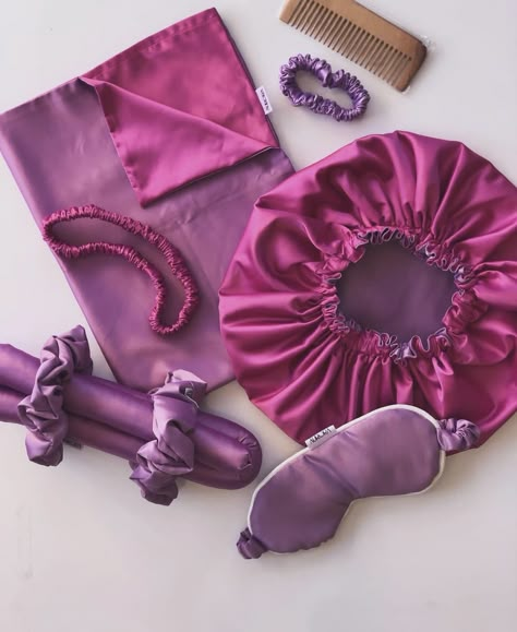 Satin Accessories Diy, Satin Scrunchies Diy, Satin Bonnet Sewing Pattern, Satin Bonnet Natural Hair, Satin Scrunchies, Satin Scrunchies Aesthetic, Tote Bag Business, Diy Hair Accessories Ribbon, Satin Set