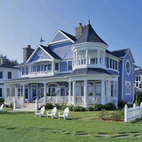 A Blue Victoria House, Very Nice Love the Porch up in the second floor Modern Victorian Homes, Fairytale Land, Victorian Style House, Victorian Style Homes, Interior Vintage, Porch And Balcony, Casas Coloniales, Victorian Mansions, Casa Vintage