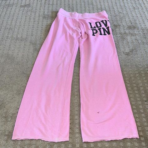 Pink Joggers Outfit, Thrift Manifest, 2000s Baby, 2000s Clothes, Pink Joggers, Joggers Outfit, 2000s Fashion Outfits, Pink Vibes, 2000s Fashion