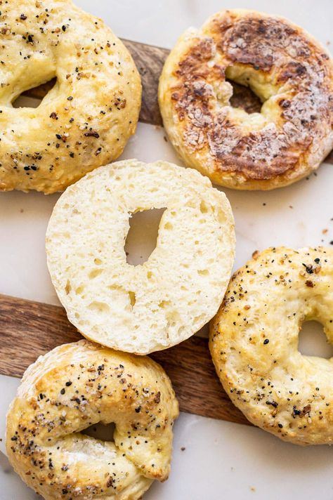 Cottage Cheese Bagels, Bagel Calories, Protein Bagels, High Protein Low Carb Breakfast, Cottage Cheese Dessert Recipes, Healthy Breakfast Alternatives, Cottage Cheese Pasta, Bagel Recipe Easy, Cottage Cheese Desserts