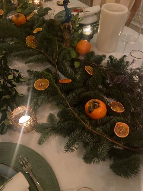 Orange Winter Wedding, Orange Centerpieces, Orange Christmas, Orange Decor, Dried Oranges, Pine Branch, Orange Wedding, Themed Events, Christmas Table Settings