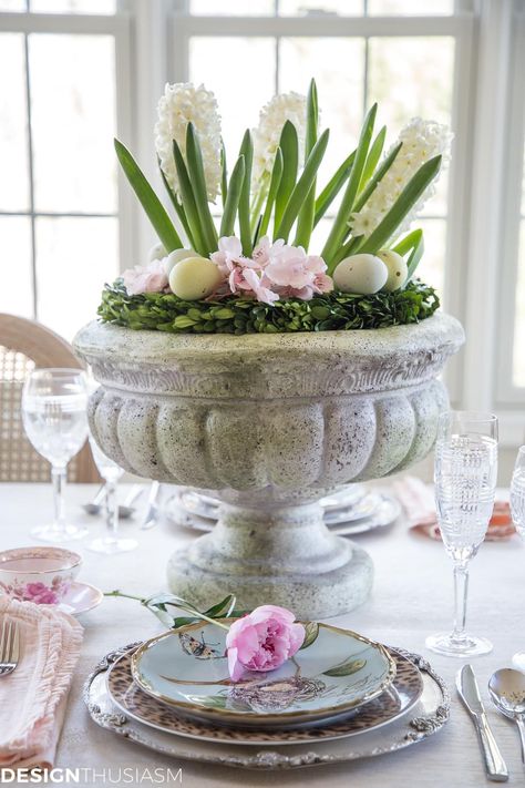 Easter Centerpieces Diy, Easter Table Setting, Spring Arrangements, Easter Centerpiece, Easter Tablescapes, Simple Centerpieces, Easter Inspiration, Easter Centerpieces, Spring Table