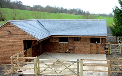 Stable construction - Chapelstone Stables, South of England English Stables, Home Stables, House With Stables, Horse Stables Design, Small Horse Barns, Barn Layout, Equestrian Stables, Horse Farm Ideas, Stable Block