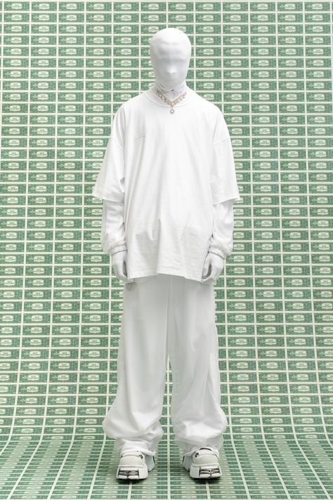 Vetements Lookbook, All White Streetwear Outfit, White Outfit Men, Classy Streetwear, Male Fashion Trends, American Rappers, Fashion Designer, New Sneakers, Summer Fashion Outfits