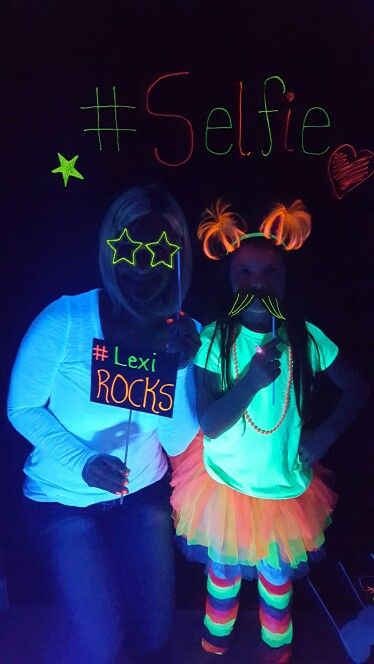 Blacklight glow in the dark photo booth made with a black plastic table cover.. #Selfie painted with blacklight activated paint. Neon Sweet 16, Neon Party Outfits, Glow Dance, Glow In Dark Party, Neon Birthday Party, Glow Birthday Party, Dark Photo, Party Neon, Light Party