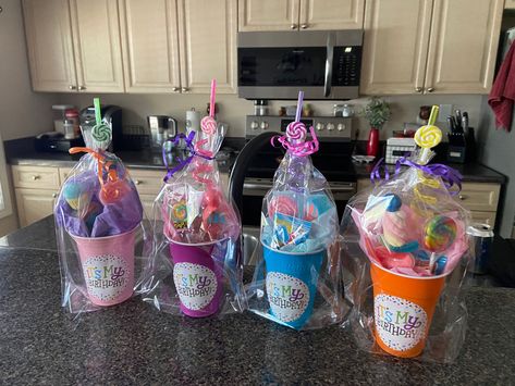 Summer Kids Party, Return Gifts For Kids, Birthday Party At Park, Candy Cups, Kids Party Gift, Teacher Appreciation Gifts Diy, Diy Wine Glasses, Classroom Birthday, Creative Gift Wraps